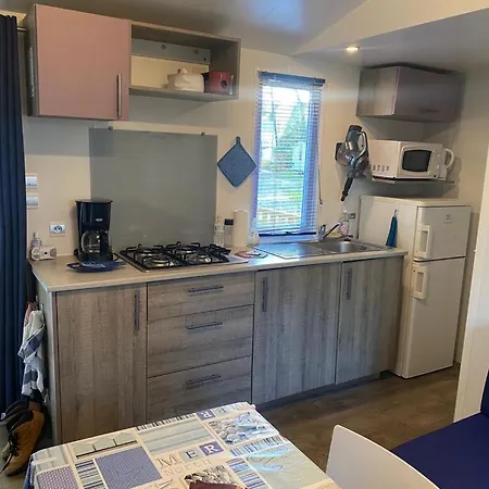 Mobil-home Confort Dans Impasse Boisee キャンプ場